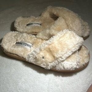 Minnetonka slippers size 8